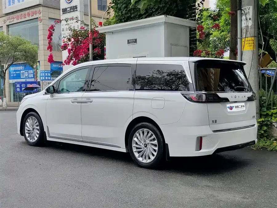 Voyah Lantu Dreamer 2022 Lantu Dreamer Low Carbon Edition 2023 — миниатюра 4