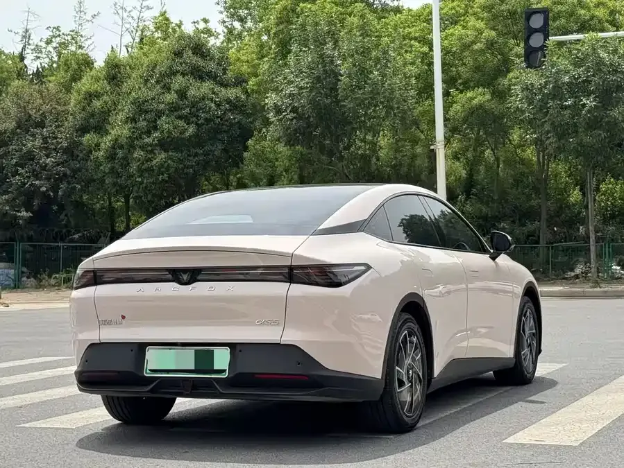 ARCFOX Alpha S5 Alpha S5 2024 560PRO 185kW 2025 — миниатюра 5