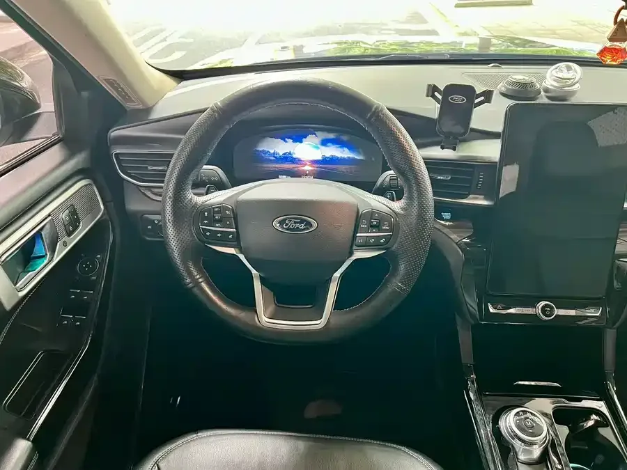 Ford Explorer Explorer 2020 EcoBoost 285 4WD Titanium Edition 7 Seaters 2022 — миниатюра 3