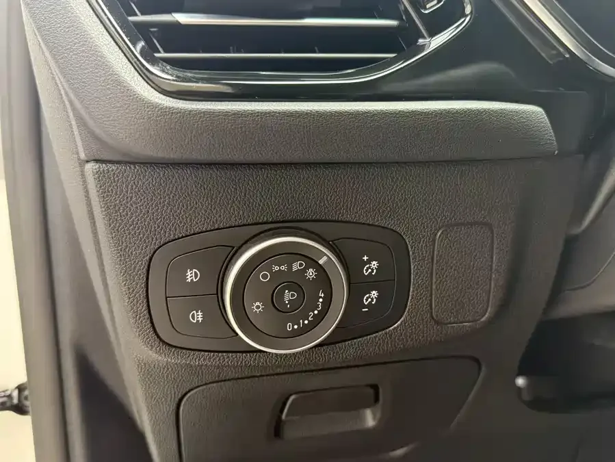 Ford Focus Focus 2022 hatchback EcoBoost 180 automatic ST Line 2023 — миниатюра 4