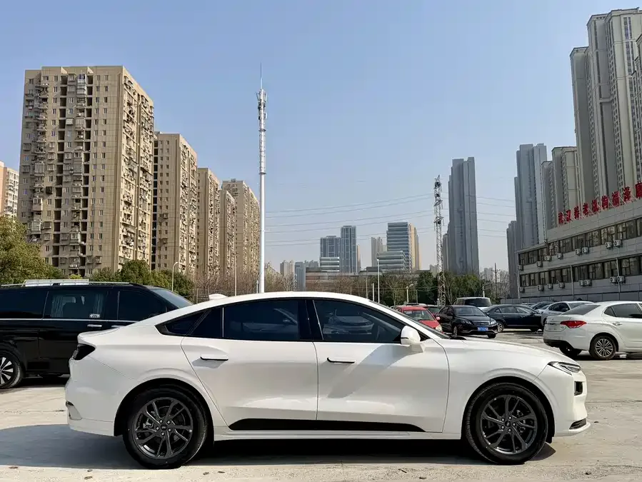 Ford Mondeo 2025 Ford Mondeo 1.5T EcoBoost Fashion Edition 2025 — миниатюра 2