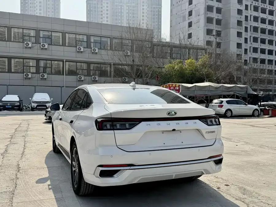 Ford Mondeo 2025 Ford Mondeo 1.5T EcoBoost Fashion Edition 2025 — миниатюра 3