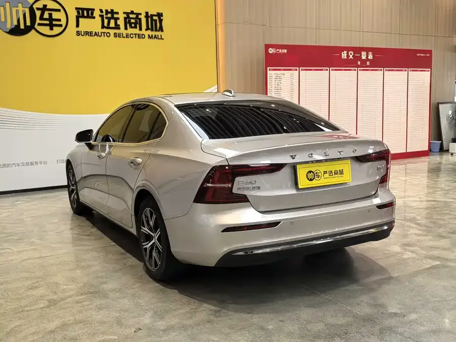 Volvo S60 2024 B4 Luxury Edition 2023 — миниатюра 4