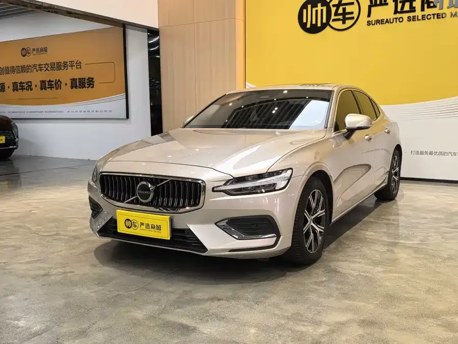 Volvo S60 2024 B4 Luxury Edition 2023 — фото 1, купить с доставкой в Москву