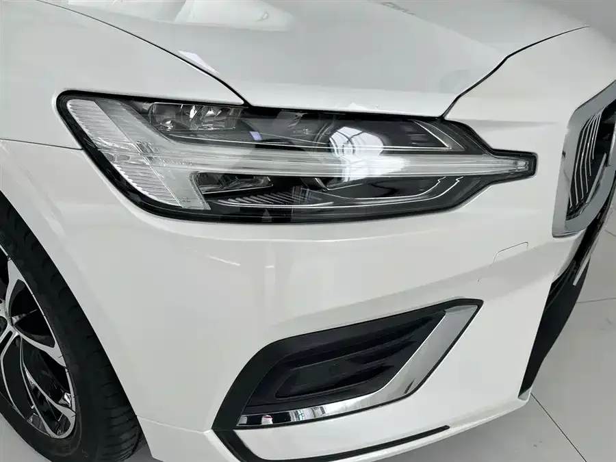 Volvo S60 2022 B4 Zhiyi Luxury Edition 2022 — миниатюра 4