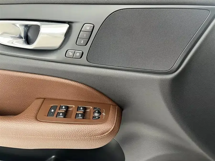 Volvo S60 2022 B4 Zhiyi Luxury Edition 2022 — миниатюра 5
