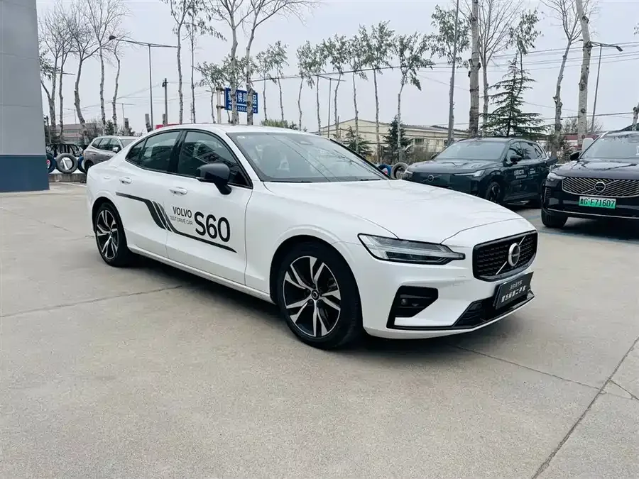 Volvo S60 2025 B5 Smart Sports Edition 2024 — миниатюра 5