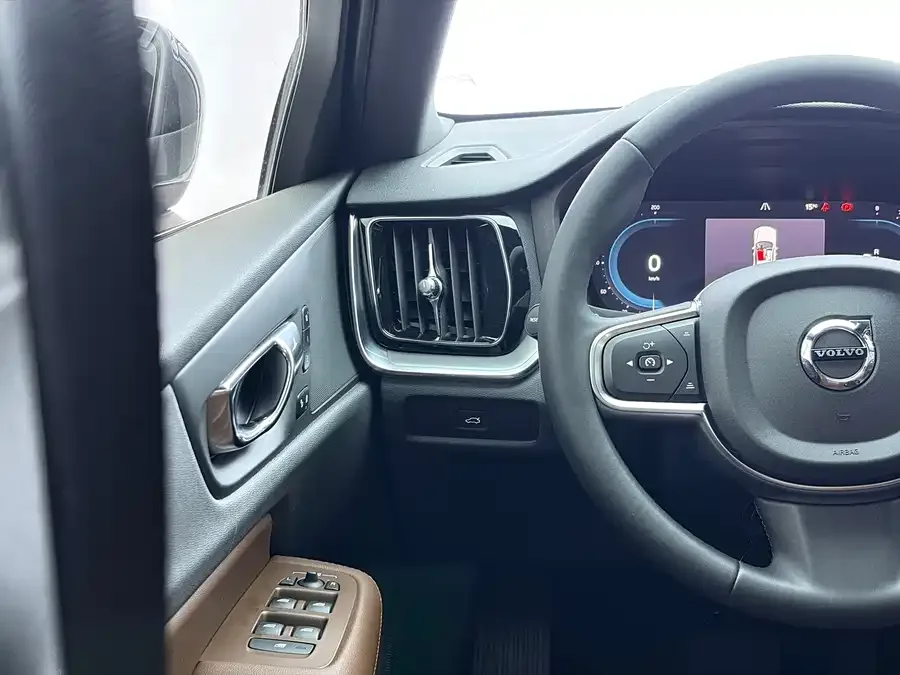 Volvo S60 2023 B4 Zhiyuan Luxury Edition 2023 — миниатюра 4