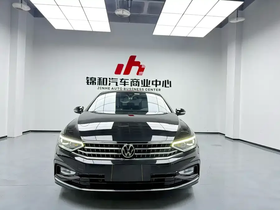 Volkswagen Magotan 2025