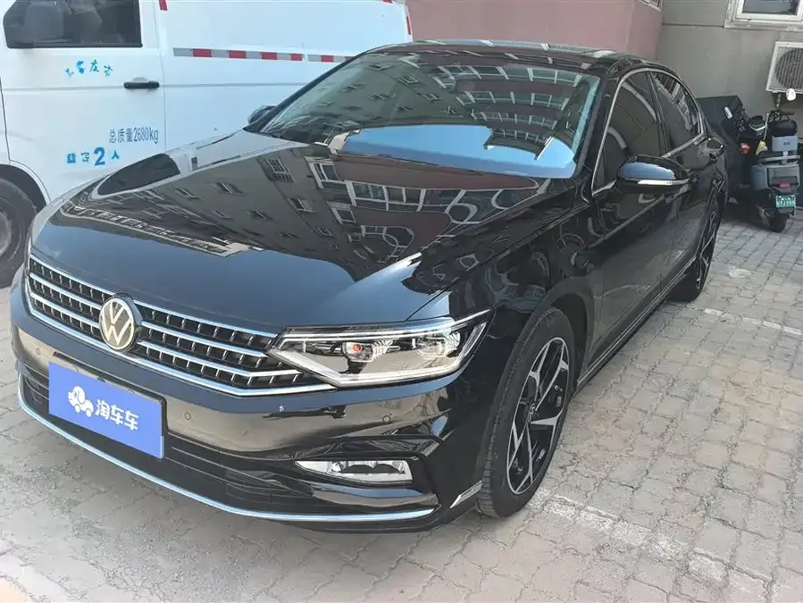 Volkswagen Magotan 2025