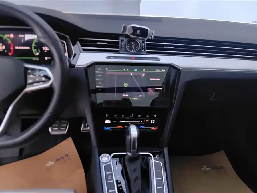 Volkswagen Magotan Magotan 2023 2 million commemorative edition 330TSI DSG luxury model 2023 — миниатюра 4