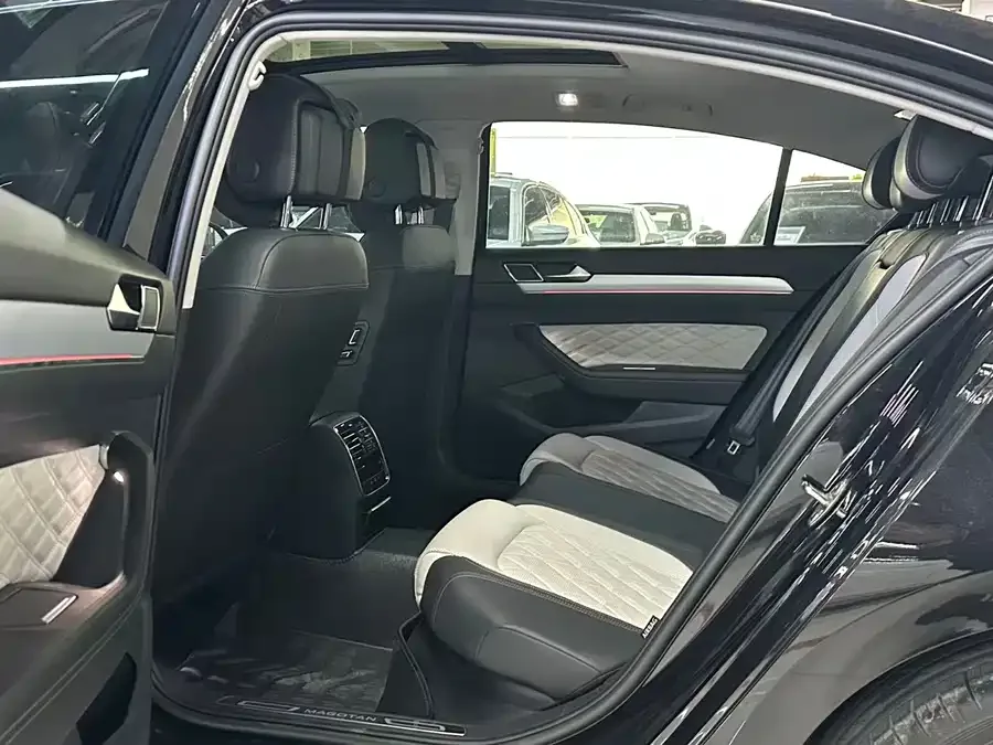 Volkswagen Magotan Magotan 2024 2 million units public enjoyment model 330TSI DSG luxury model 2024 — миниатюра 2