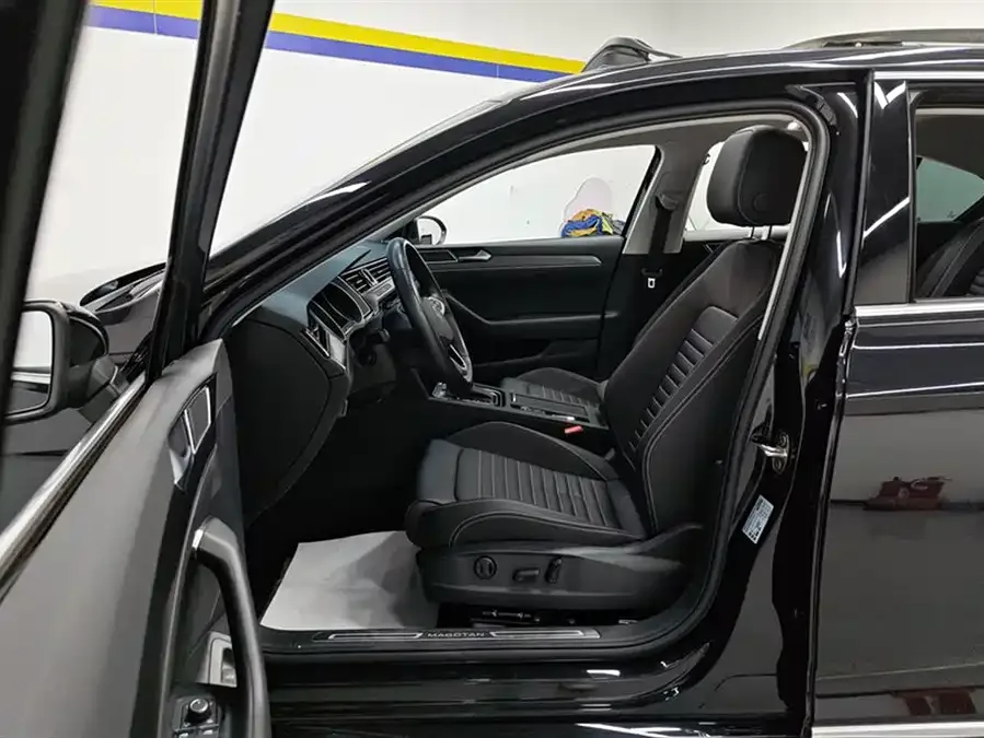 Volkswagen Magotan Magotan 2020 330TSI DSG Leading Edition 2022 — миниатюра 3