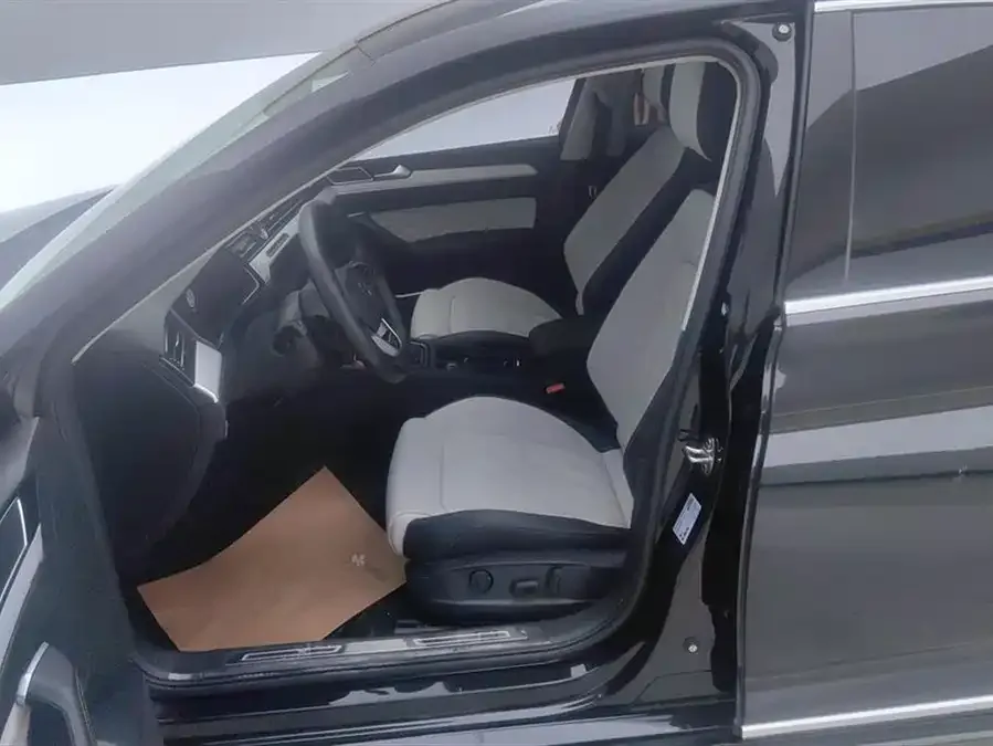 Volkswagen Magotan Magotan 2023 2 million commemorative edition 330TSI DSG luxury model 2023 — миниатюра 3