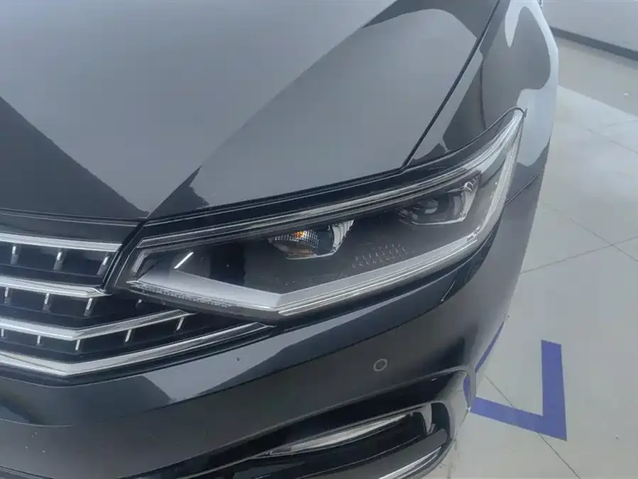 Volkswagen Magotan Magotan 2023 2 million commemorative edition 330TSI DSG luxury model 2023 — миниатюра 5
