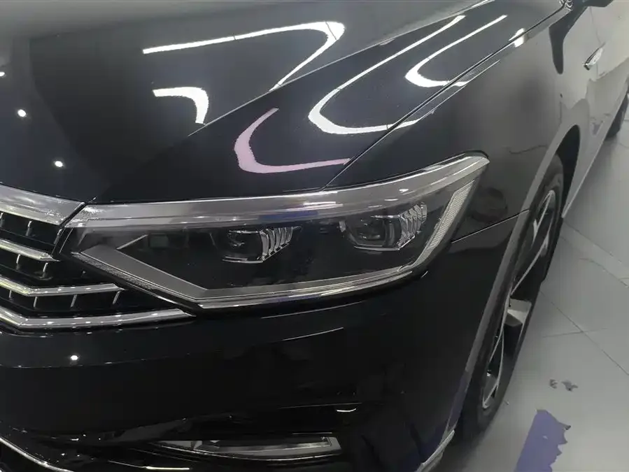 Volkswagen Magotan Magotan 2023 2 million commemorative edition 330TSI DSG luxury model 2023 — миниатюра 2