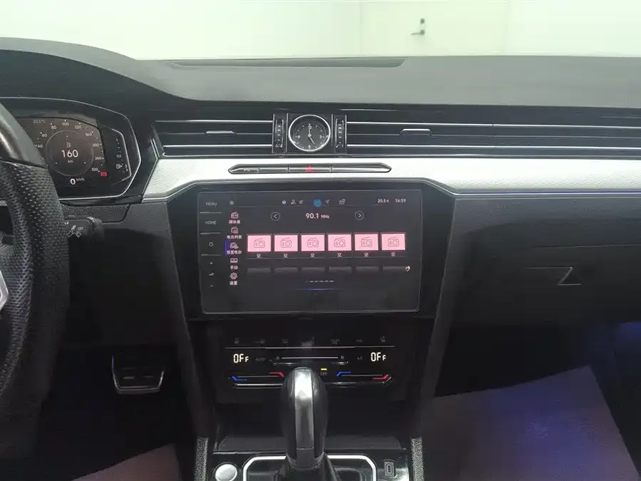 Volkswagen Magotan Magotan 2023 2 million commemorative edition 330TSI DSG luxury model 2023 — миниатюра 4