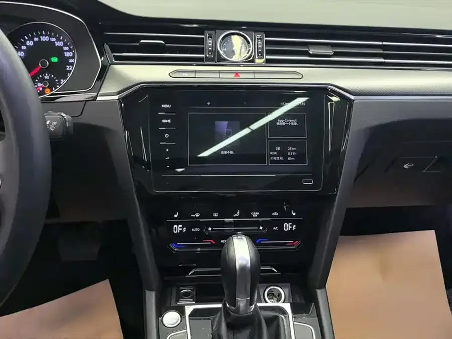 Volkswagen Magotan Magotan 2020 280TSI DSG Leading Edition 2022 — миниатюра 4