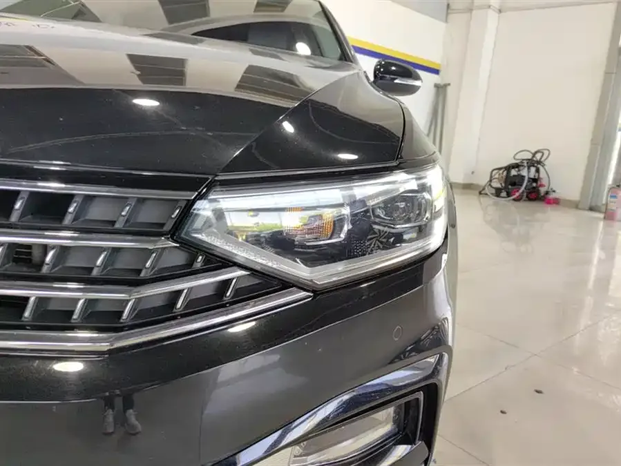 Volkswagen Magotan Magotan 2023 2 million commemorative edition 330TSI DSG leading model 2022 — миниатюра 2