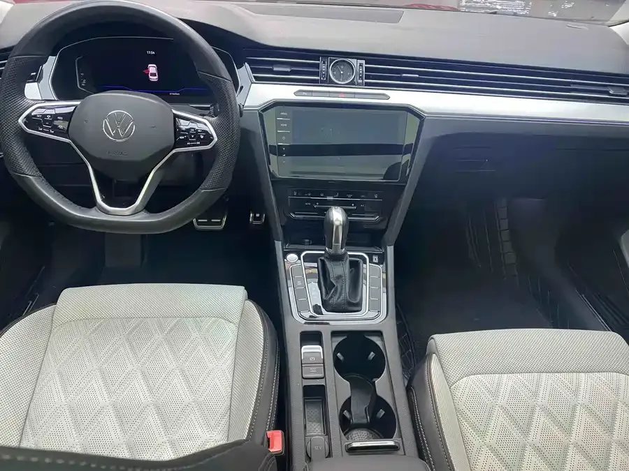 Volkswagen Magotan Magotan 2023 2 million commemorative edition 330TSI DSG luxury model 2023 — миниатюра 4