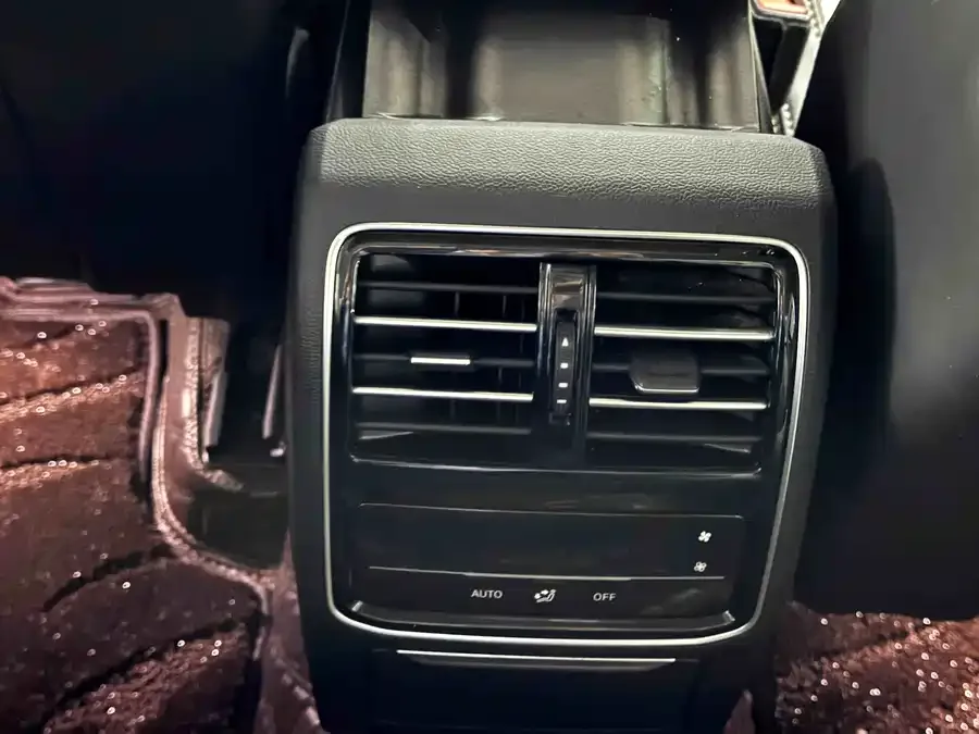 Volkswagen Magotan Magotan 2023 2 million commemorative edition 330TSI DSG luxury model 2023 — миниатюра 3