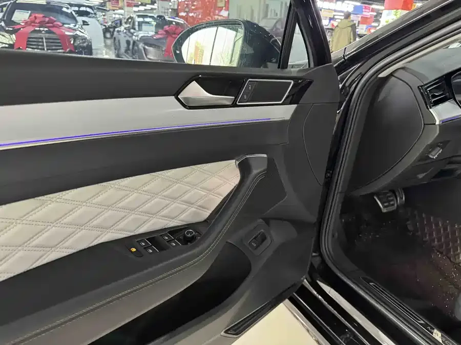 Volkswagen Magotan Magotan 2023 2 million commemorative edition 330TSI DSG luxury model 2023 — миниатюра 4