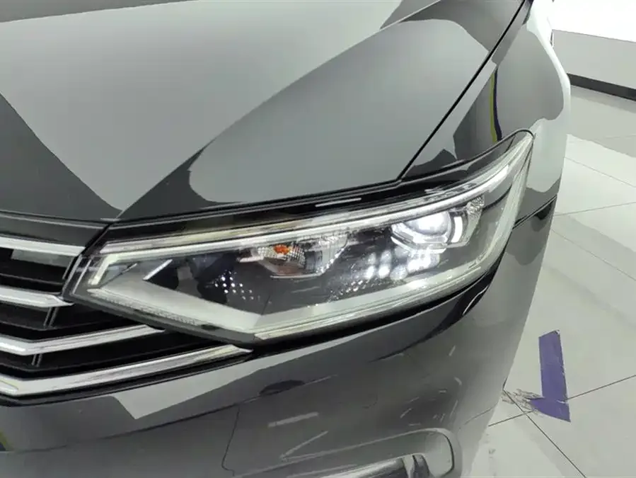 Volkswagen Magotan Magotan 2021 330TSI DSG 30th Anniversary Edition 2022 — миниатюра 2