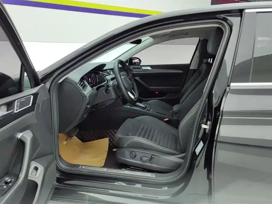 Volkswagen Magotan Magotan 2021 330TSI DSG 30th Anniversary Edition 2022 — миниатюра 3