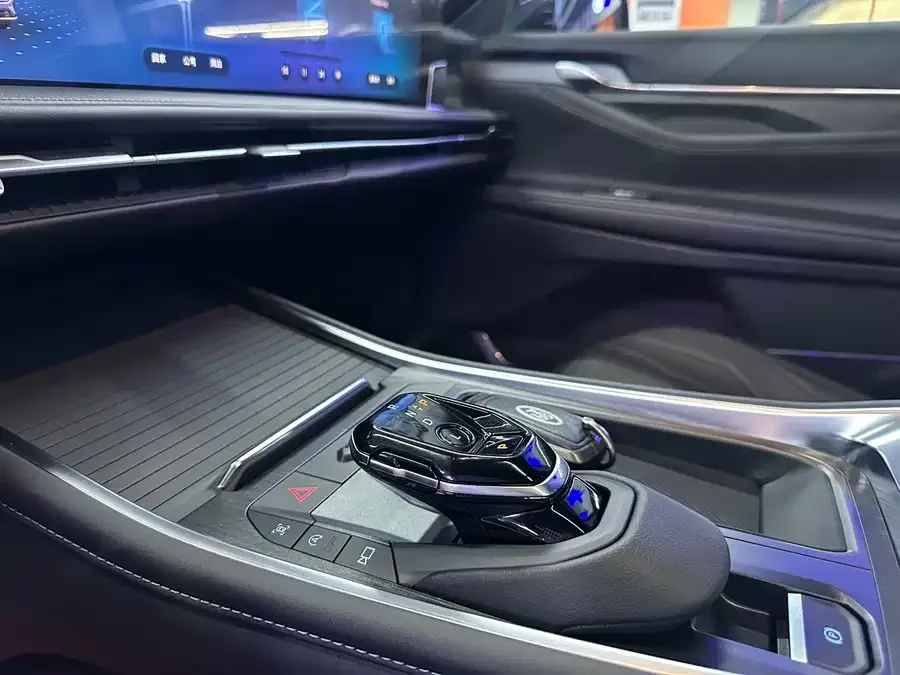 Ford Edge 2025 Sharp L 2.0T EcoBoost 2WD 7-seat Luxury Edition 2025 — миниатюра 3