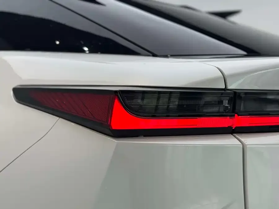 Lexus RZ 2023 450e 4WD Enjoy Edition 2023 — миниатюра 5