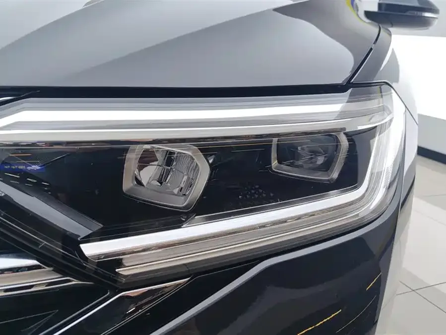 Volkswagen Sagitar 2023 Sagitar 300TSI DSG Excellence Edition 2024 — миниатюра 2