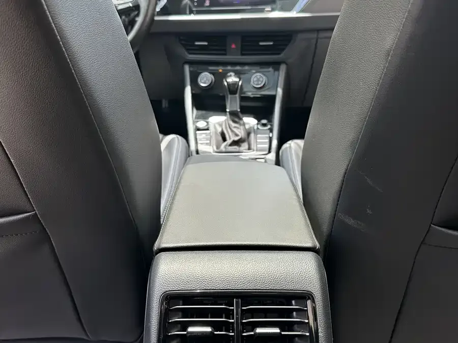 Volkswagen Sagitar 2022 Sagitar 280TSI DSG Beyond Edition 2022 — миниатюра 4