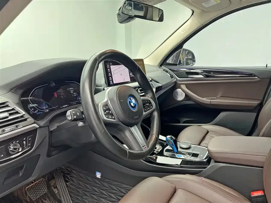 BMW iX3 2022 leading model 2022 — миниатюра 4