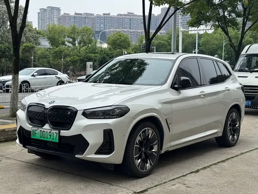 BMW iX3 2024