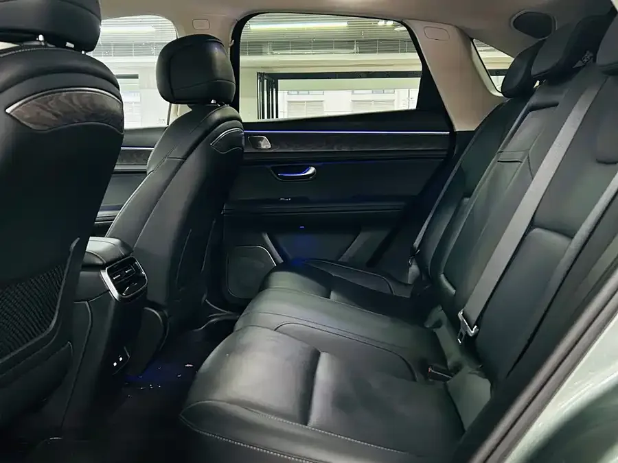 AITO M5 M5 2022 Extended Range 4WD Performance Edition 2022 — миниатюра 5