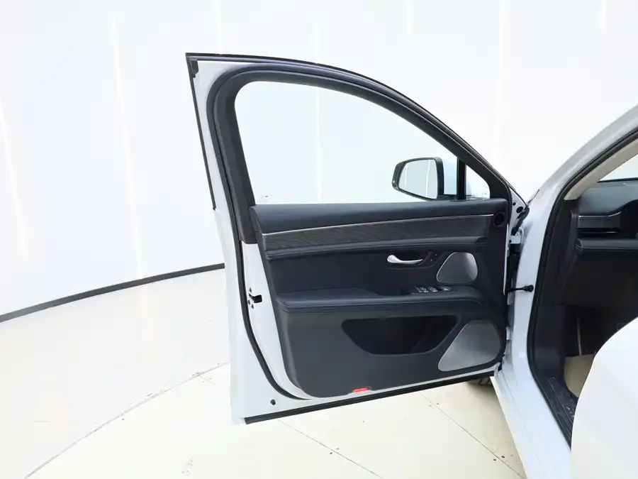 AITO M5 M5 2022 Extended Range 4WD Performance Edition 2022 — миниатюра 3