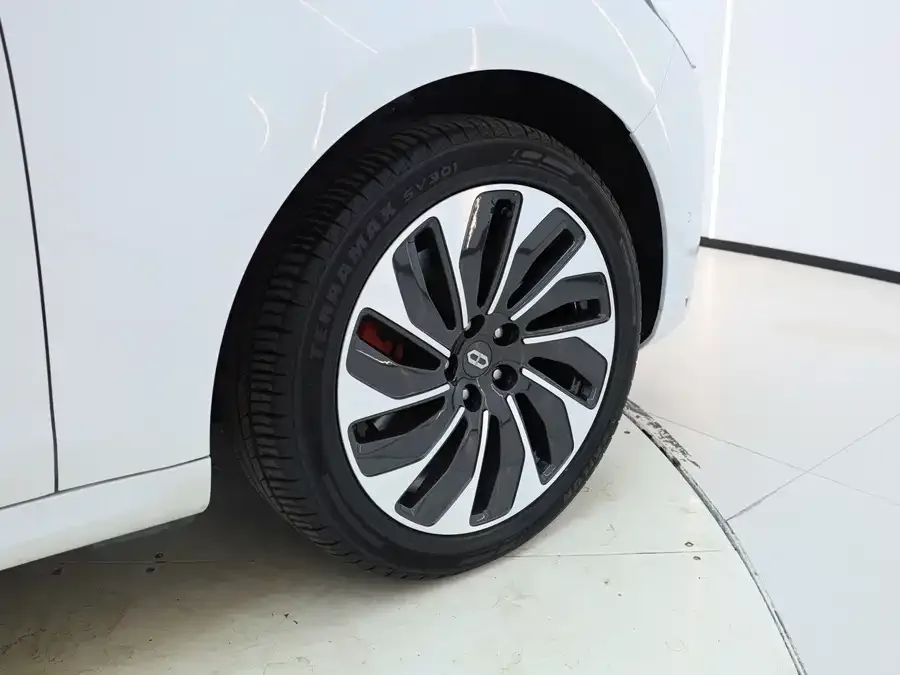 AITO M5 M5 2022 Extended Range 4WD Performance Edition 2022 — миниатюра 4