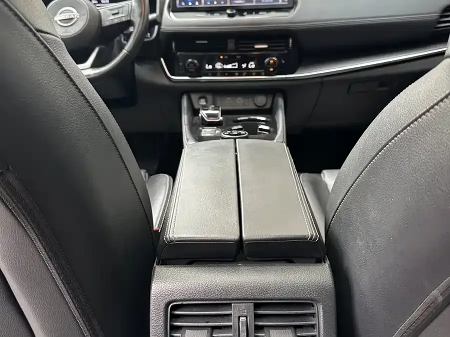 Nissan X-Trail X-Trail 2023 e-POWER Super Hybrid Dual Motor 4WD Ultimate Edition 2023 — миниатюра 4