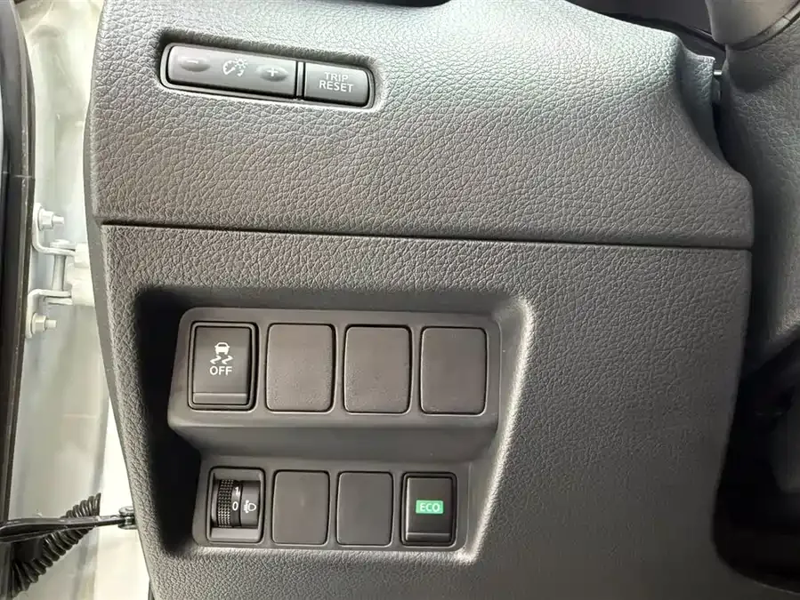Nissan X-Trail 2025 X-Trail Honor 2.0L 2WD Leading Edition 2026 — миниатюра 3