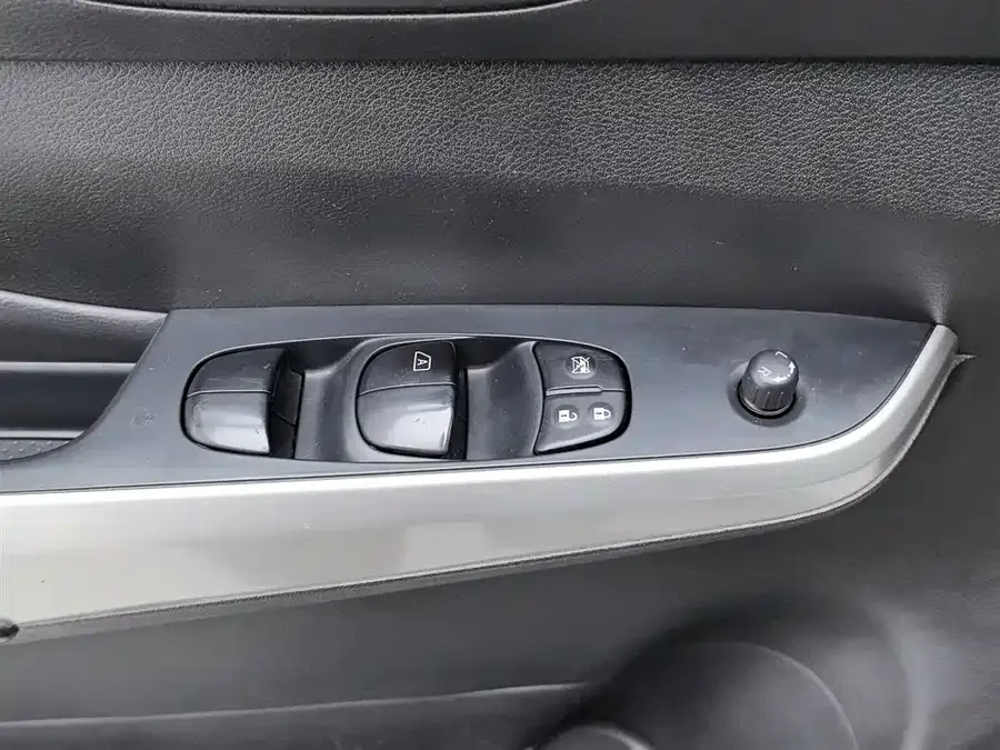 Nissan Terra 2020 Terra 2.5L XL Upper 4WD Automatic 4WD Luxury Edition 2022 — миниатюра 3