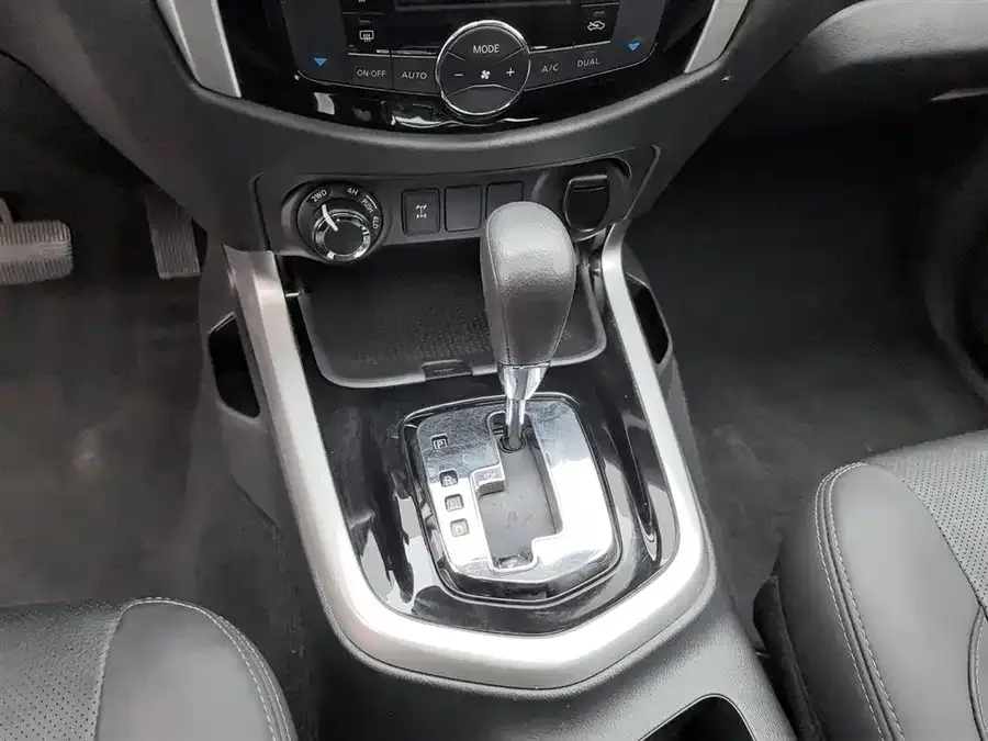 Nissan Terra 2020 Terra 2.5L XL Upper 4WD Automatic 4WD Luxury Edition 2022 — миниатюра 4