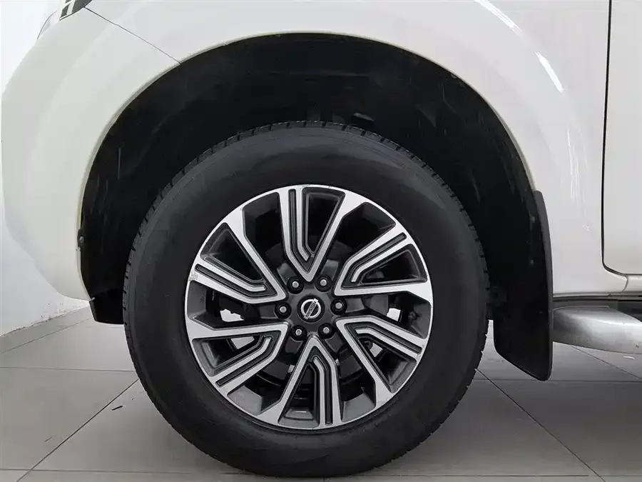 Nissan Terra 2020 Terra 2.5L XL Upper 4WD Automatic 4WD Luxury Edition 2022 — миниатюра 5