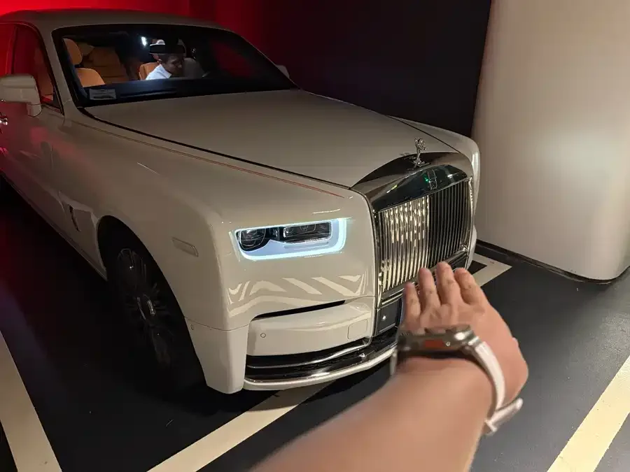 Rolls-Royce Phantom Phantom 2018 6.7T long wheelbase version 2022 — миниатюра 5