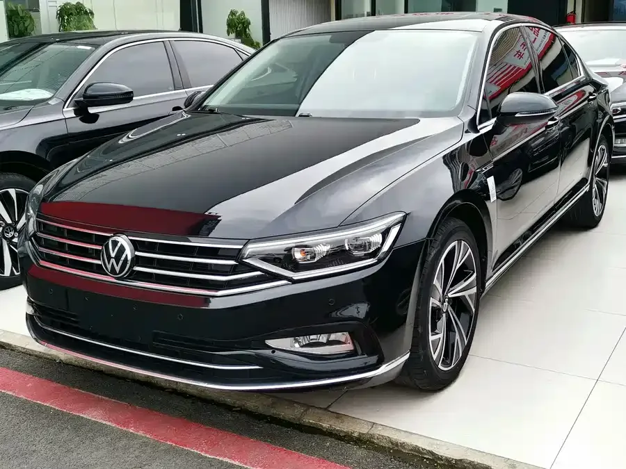 Volkswagen Magotan Magotan 2023 2 million commemorative edition 330TSI DSG luxury model 2022 — фото 1, купить с доставкой в Москву