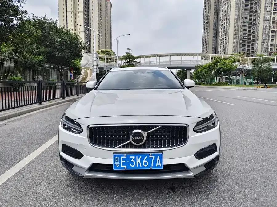 Volvo V90 2023 Cross Country B5 AWD Zhiyuan Edition 2023 — миниатюра 2