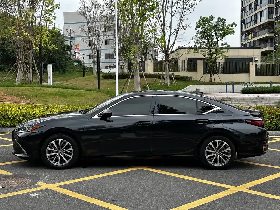 Lexus ES 2022 200 Excellence Edition 2022 — миниатюра 4