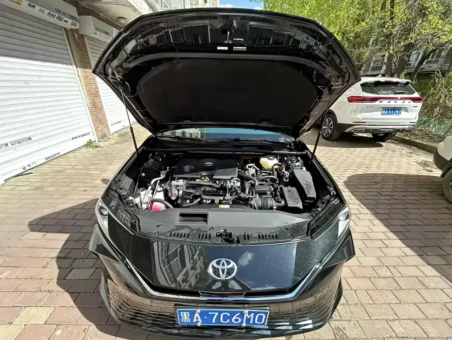 Toyota Camry Camry 2025 Hybrid 2.0HG Brilliant Edition 2025 — миниатюра 4