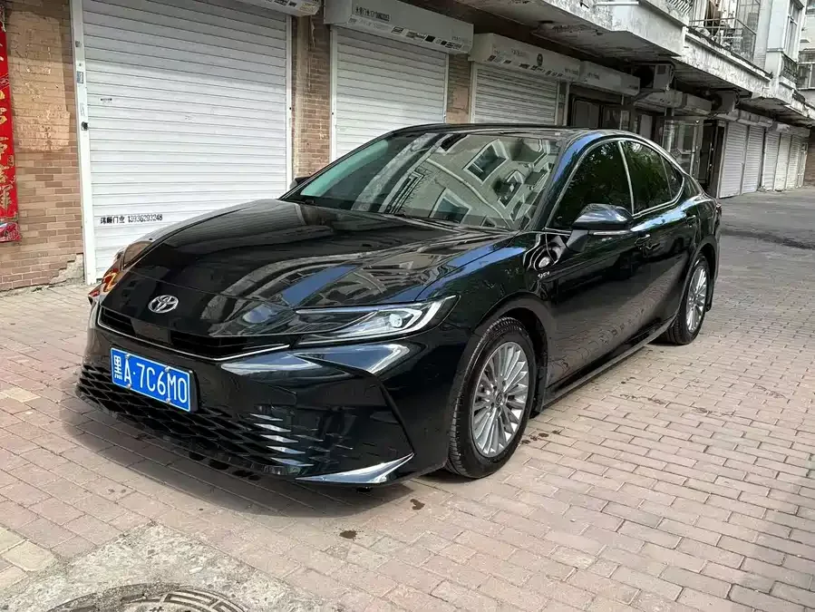 Toyota Camry Camry 2025 Hybrid 2.0HG Brilliant Edition 2025 — фото 1, купить с доставкой в Москву