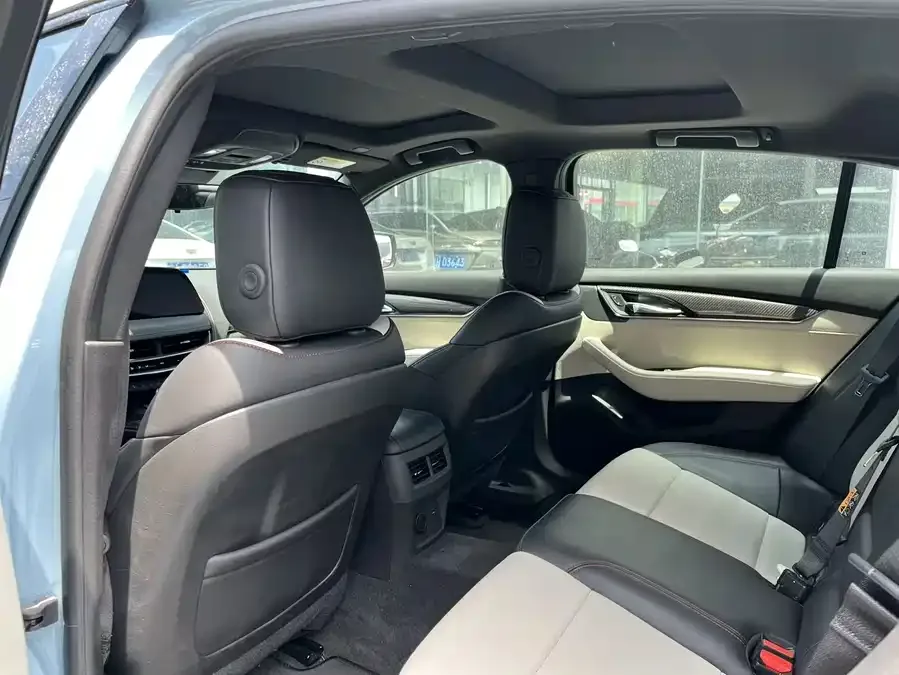 Cadillac CT5 2025 28T Track Performance Edition + Peak Track Optional Package 2025 — миниатюра 5