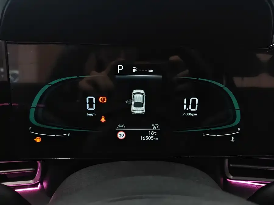 Hyundai Elantra Elantra 2023 1.5L CVT LUX Premium Edition 2024 — миниатюра 2